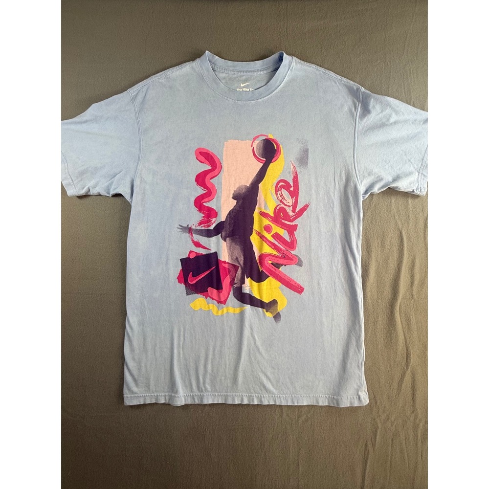 Nike Mens Basketball Graphic T-Shirt Light Blue Loose Fit Medium Retro Dunk Tee